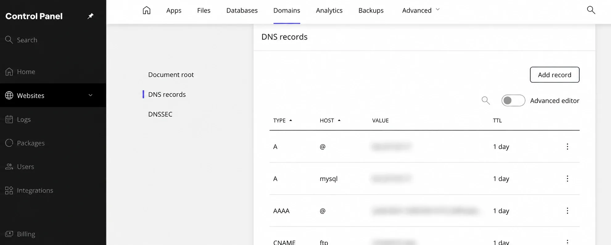 Lista înregistrărilor DNS ale domeniului, cu valorile mascate