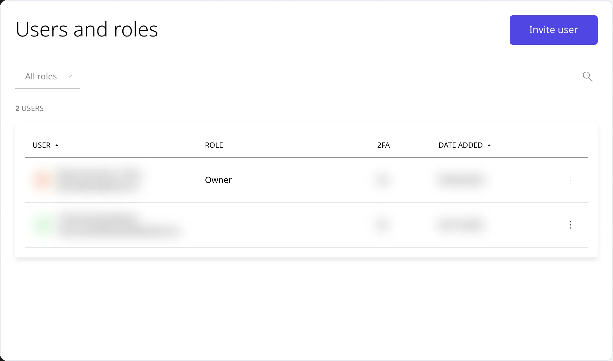 Pagina Users and roles din Enhance, cu filtrul All roles, căutarea și lista utilizatorilor, cu datele personale mascate